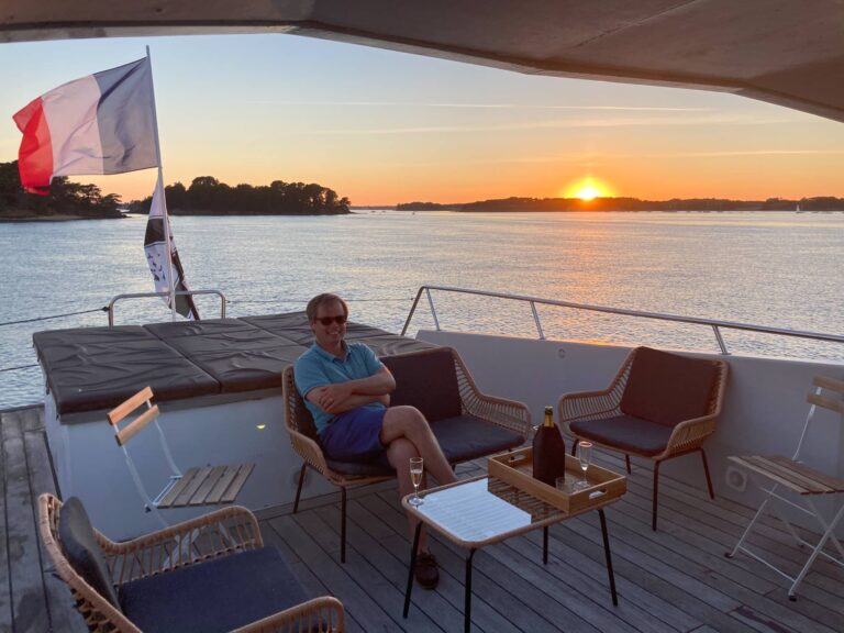 Coucher de soleil à bord du Yacht Gavrinis